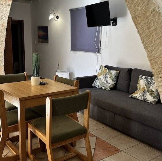 سوئیت کلاسیک, Skandalis Traditional Suites