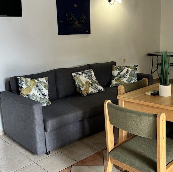 سوئیت کلاسیک, Skandalis Traditional Suites