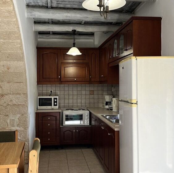 سوئیت کلاسیک, Skandalis Traditional Suites