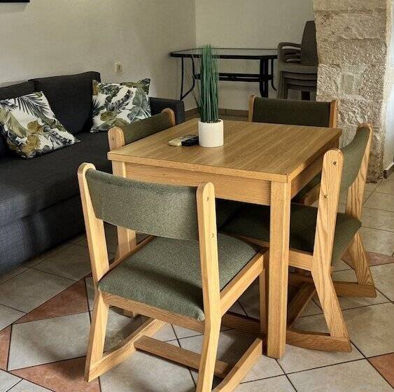 سوئیت کلاسیک, Skandalis Traditional Suites