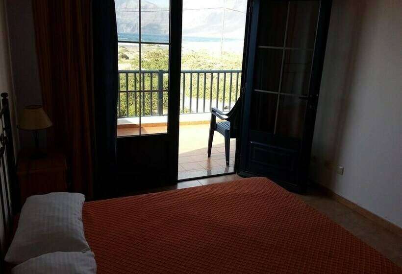 Номер Стандарт Совместная Ванная, Red Star Surf Hostel