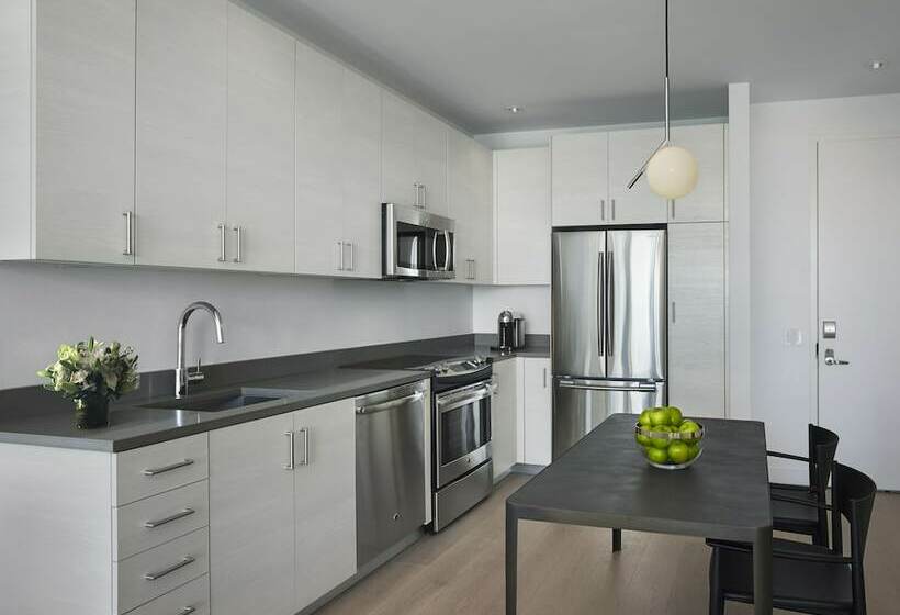 سوییت, Aka University City