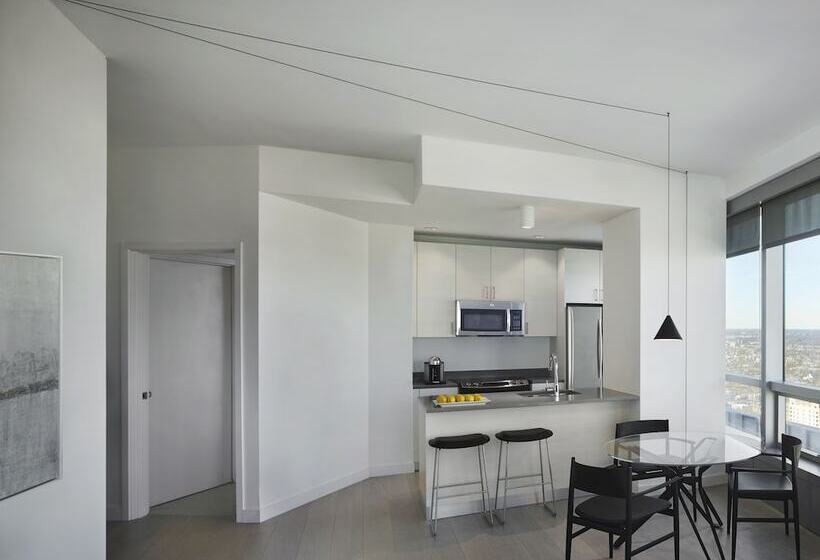 1 Bedroom Penthouse Apartment, Aka University City