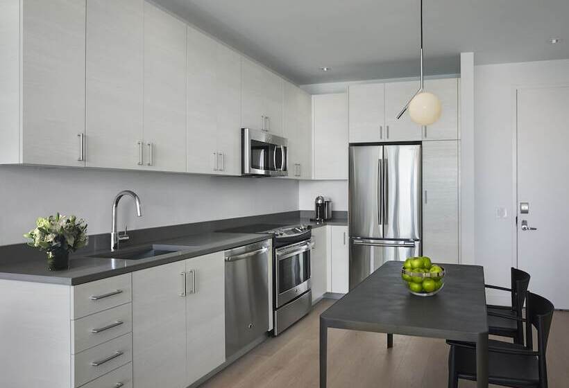 1 Bedroom Penthouse Apartment, Aka University City