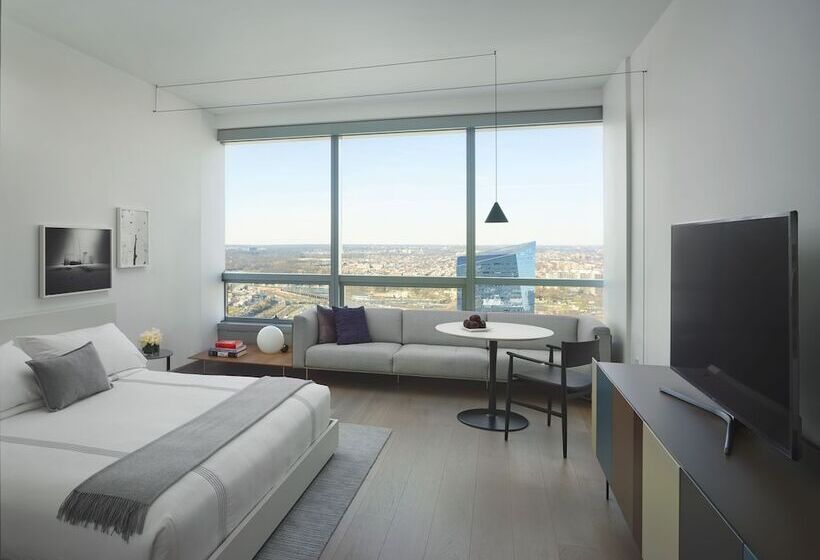 استودیوی استاندارد, Aka University City