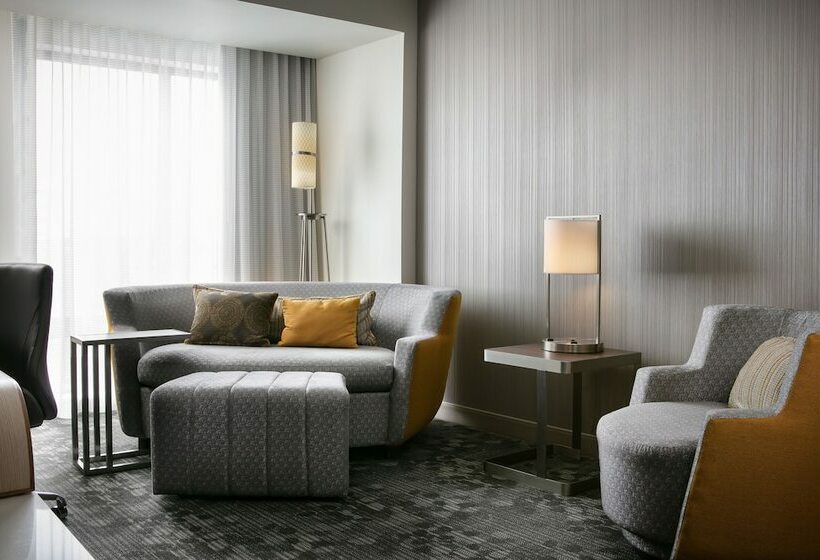 جناح, Courtyard By Marriott Albion