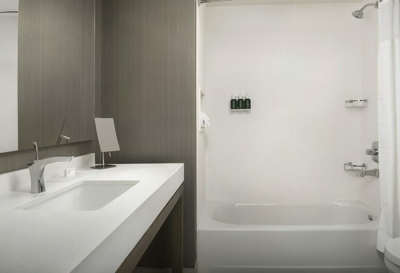 스위트, Courtyard By Marriott Albion