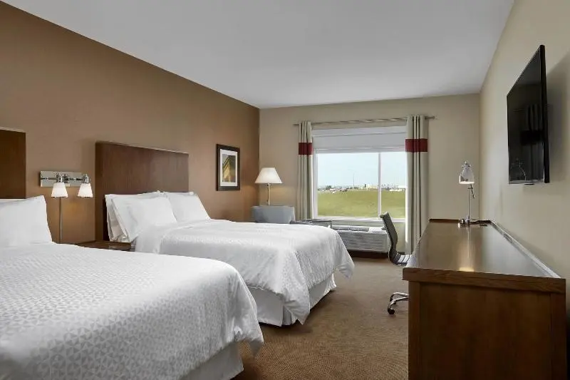 クイーンサイズベッドのスタンダードルーム, Four Points By Sheraton Grande Prairie