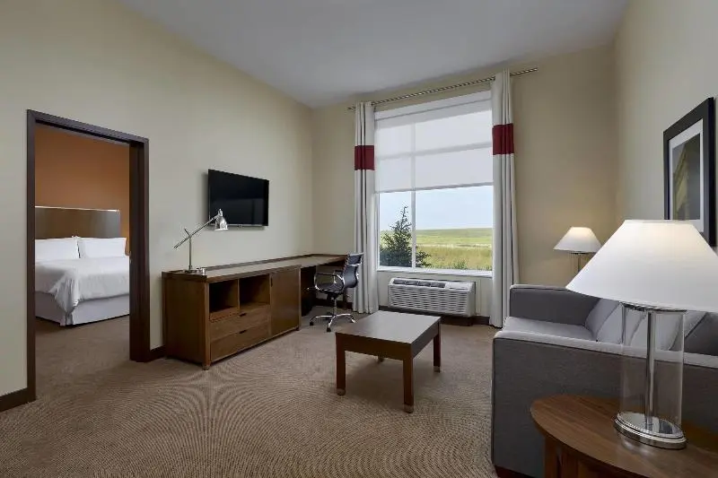 キングサイズベッドのスイートルーム, Four Points By Sheraton Grande Prairie