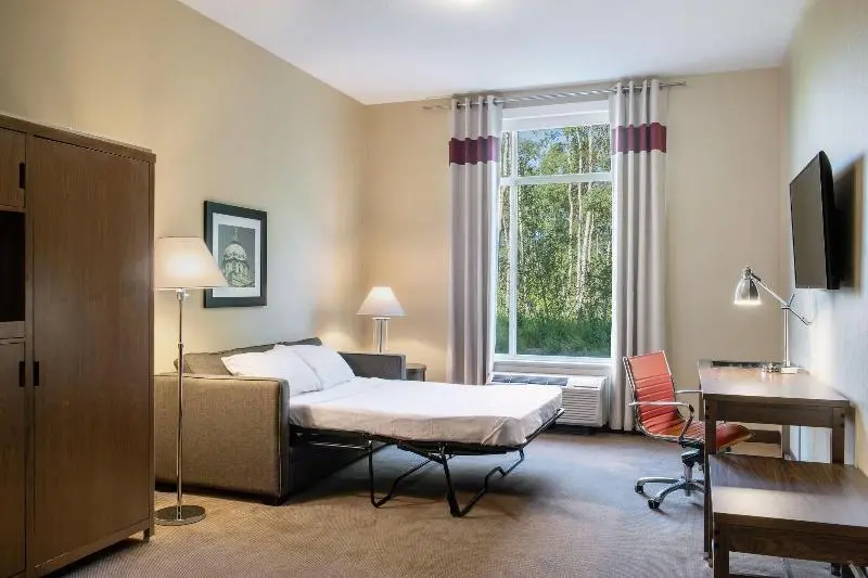 キングサイズベッドのスイートルーム, Four Points By Sheraton Grande Prairie