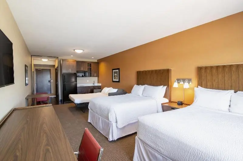 クイーンサイズベッドのスタンダードルーム, Four Points By Sheraton Grande Prairie