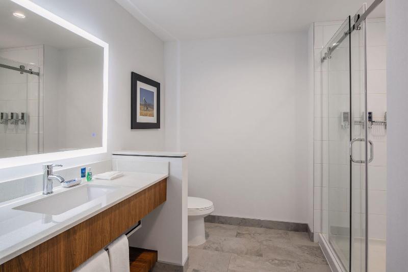 Номер Стандартный Кровать Куин, Four Points By Sheraton Grande Prairie