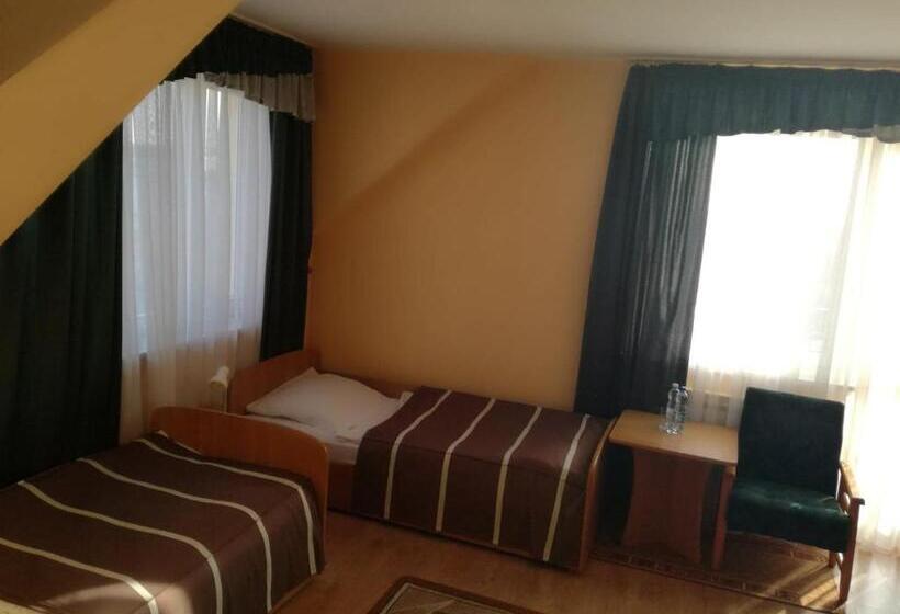 スタンダードルーム, Grodzki