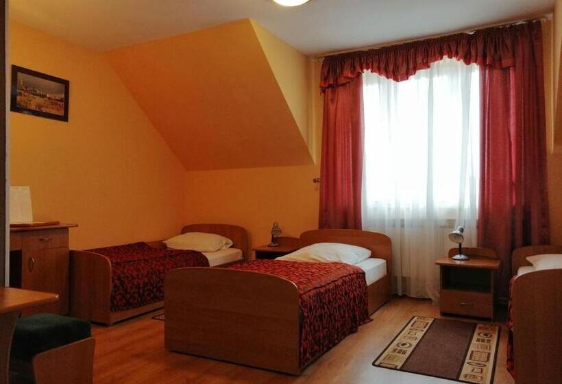 标准三人间, Grodzki