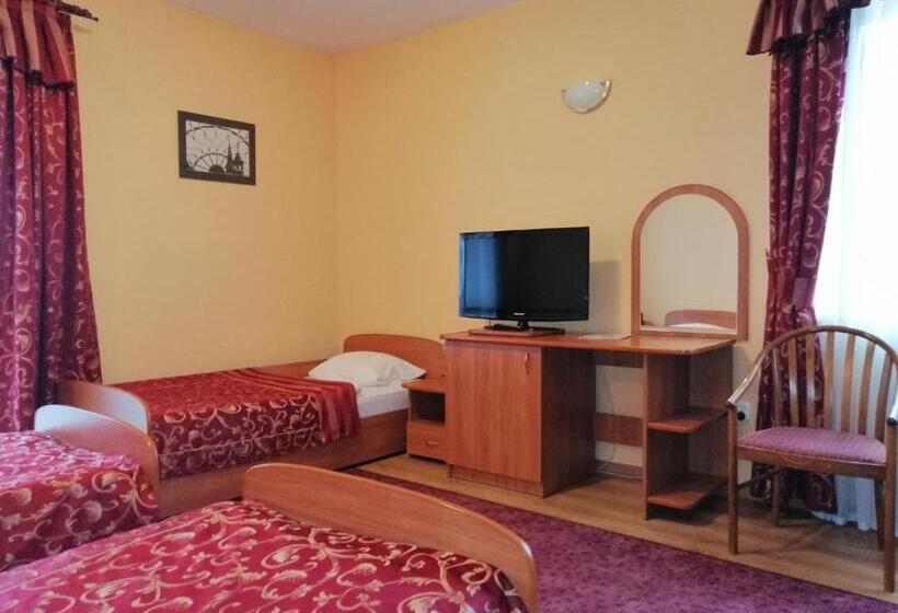 标准三人间, Grodzki