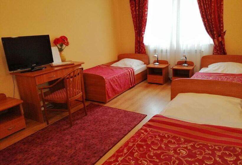 标准三人间, Grodzki