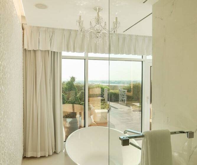 Superior Room with Terrace, Mondrian Doha