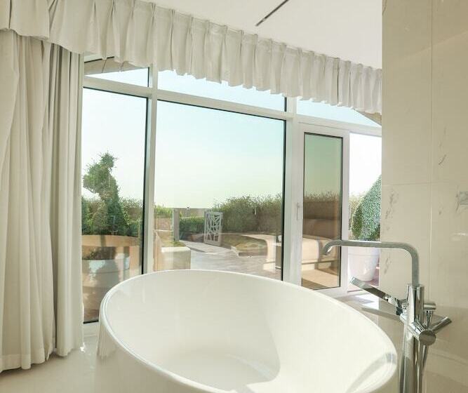 Superior Room with Terrace, Mondrian Doha