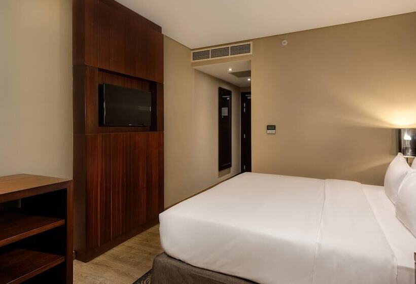 اتاق استاندارد با چشم‌انداز استخر, Protea Hotel by Marriott Owerri Select