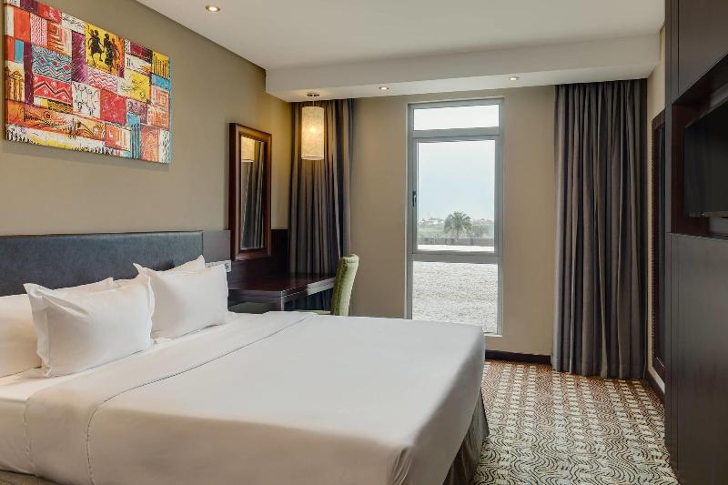 标准间带游泳池, Protea Hotel by Marriott Owerri Select