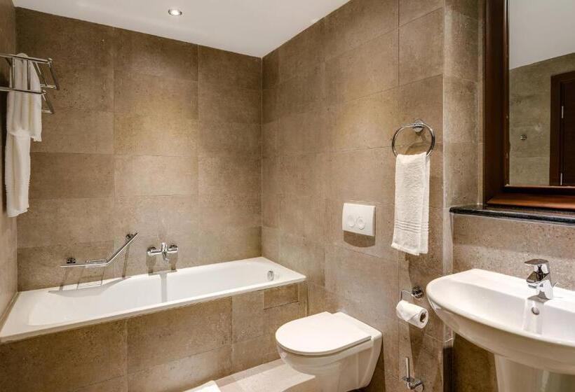 اتاق استاندارد با چشم‌انداز استخر, Protea Hotel by Marriott Owerri Select