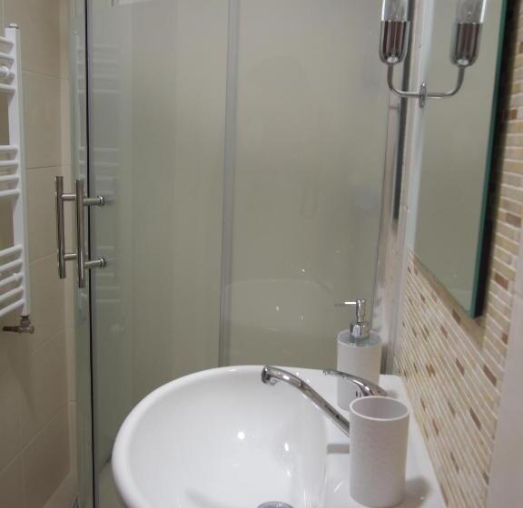 اتاق استاندارد چهار تخته, Museum Inn