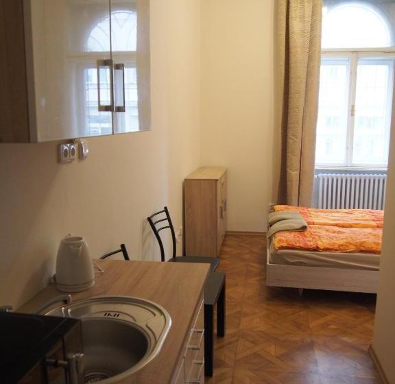 اتاق استاندارد چهار تخته, Museum Inn