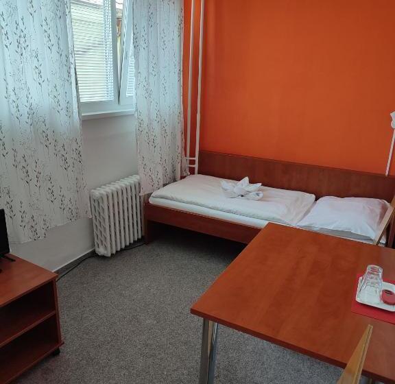 エコノミー４人部屋, Best Hotel Garni