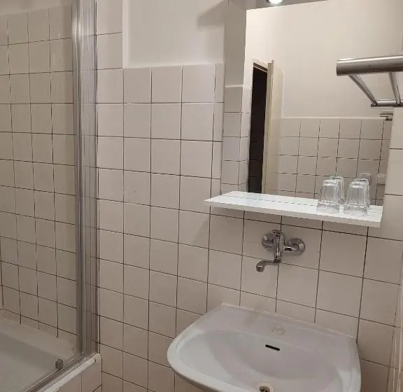 Economy Quadruple Room, Best Hotel Garni