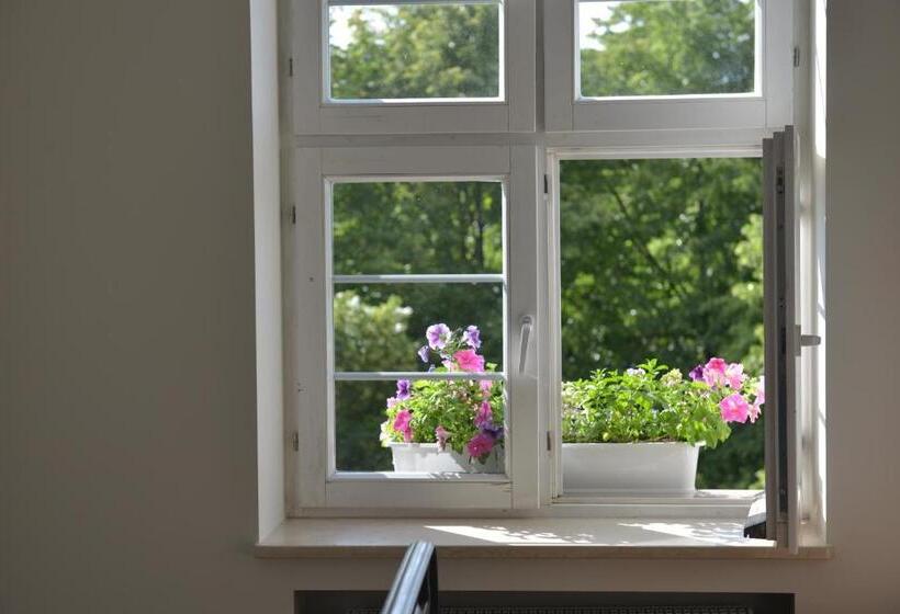 家庭房间共用浴室, Five Point Hostel & Apartments