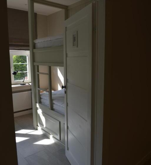 家庭房间共用浴室, Five Point Hostel & Apartments