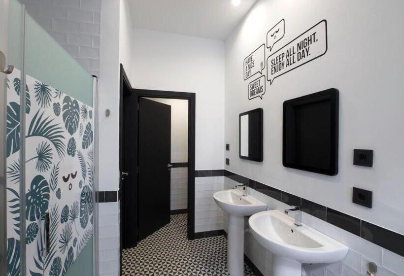 تختخواب در اتاق مشترک, U Sense For You Hostel Sevilla