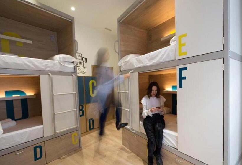 تختخواب در اتاق مشترک, U Sense For You Hostel Sevilla