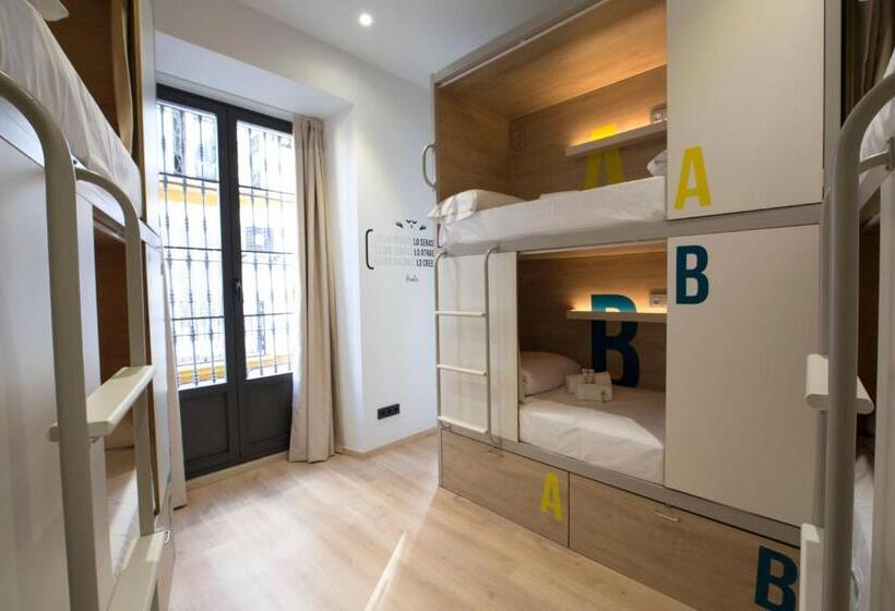 تختخواب در اتاق مشترک, U Sense For You Hostel Sevilla