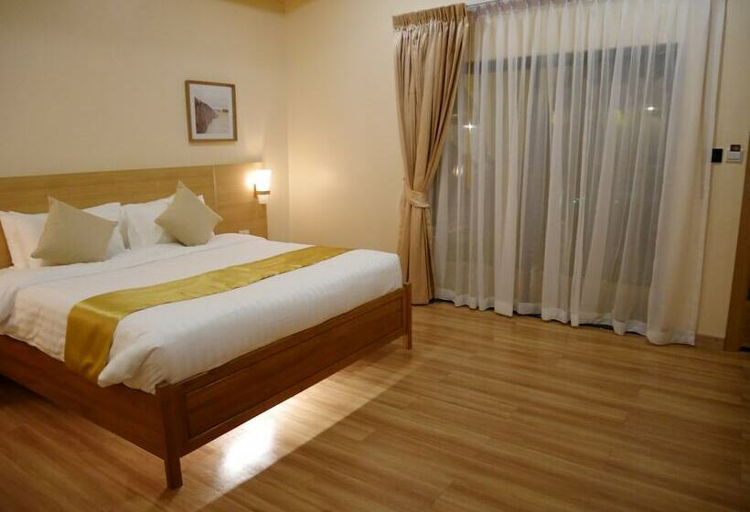 带大床的豪华间, Pattaya Mansion