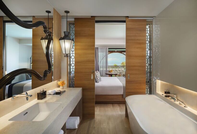 带泳池观景的豪华房, Avista Grande Phuket Karon   Mgallery