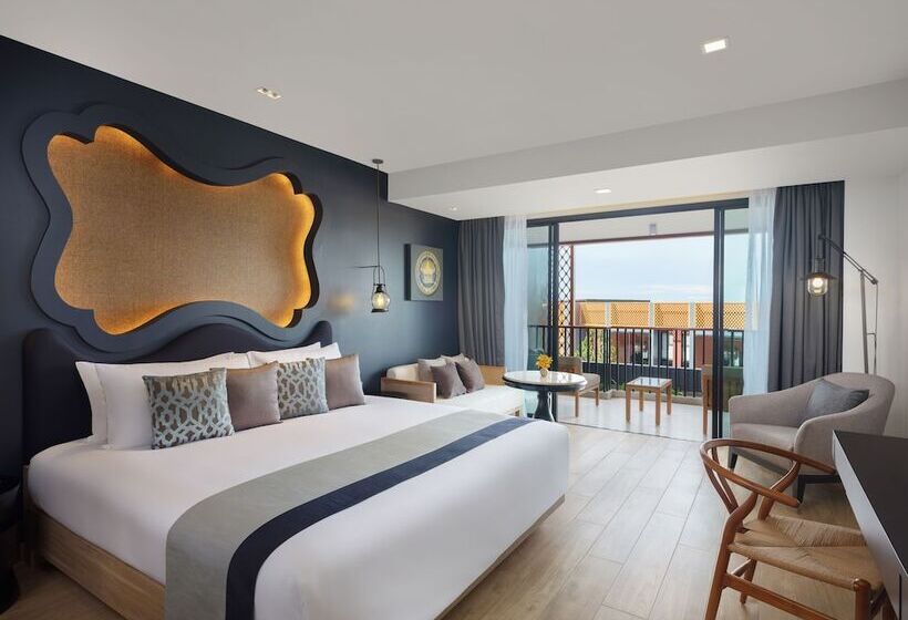 带泳池观景的豪华房, Avista Grande Phuket Karon   Mgallery