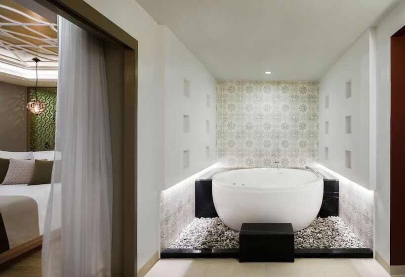 可观山景的豪华套房, Avista Grande Phuket Karon   Mgallery