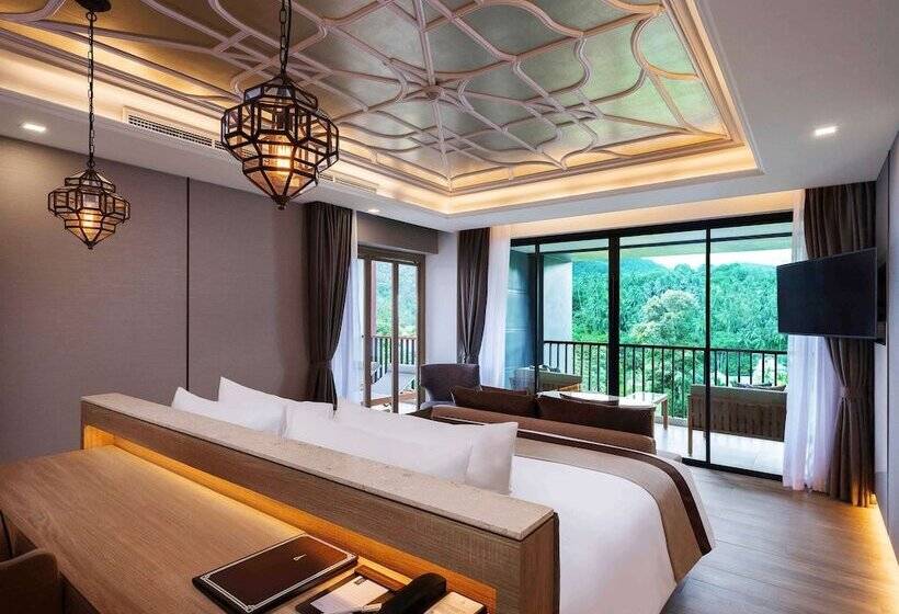 可观山景的豪华套房, Avista Grande Phuket Karon   Mgallery