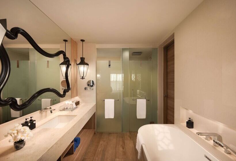 带泳池观景的豪华房, Avista Grande Phuket Karon   Mgallery