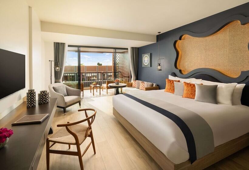 带泳池观景的豪华房, Avista Grande Phuket Karon   Mgallery