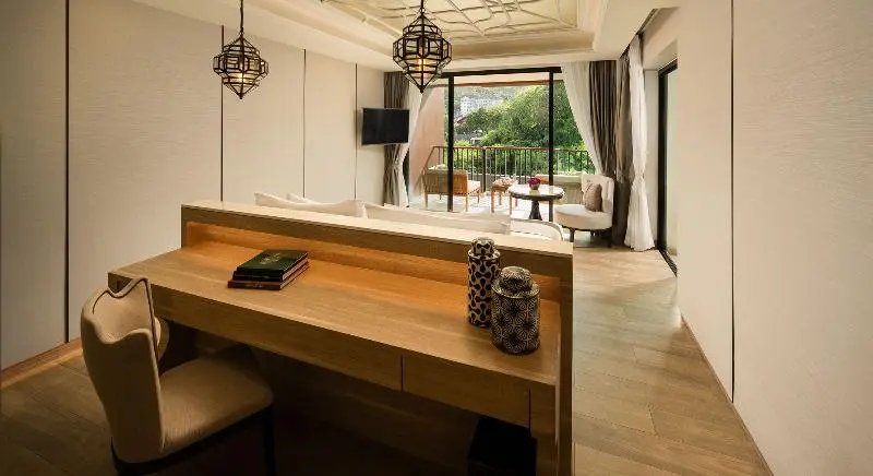 山の見えるスイートデラックスルーム, Avista Grande Phuket Karon   Mgallery