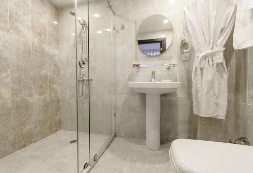 اتاق اکونومی, Deluxe City