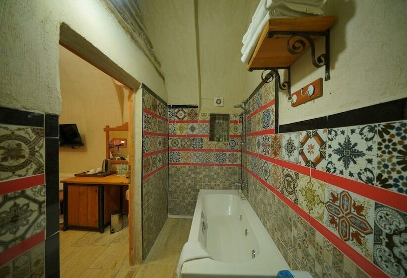 Номер Стандарт, Fosil Cave