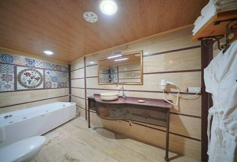 Номер Deluxe, Fosil Cave