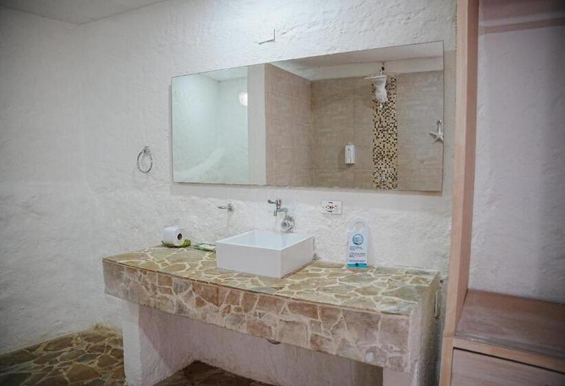 جناح جونيور, Isla Real