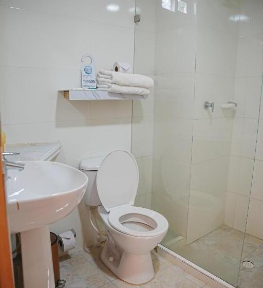 غرفه قياسيه سريرين مزدوجين, Isla Real