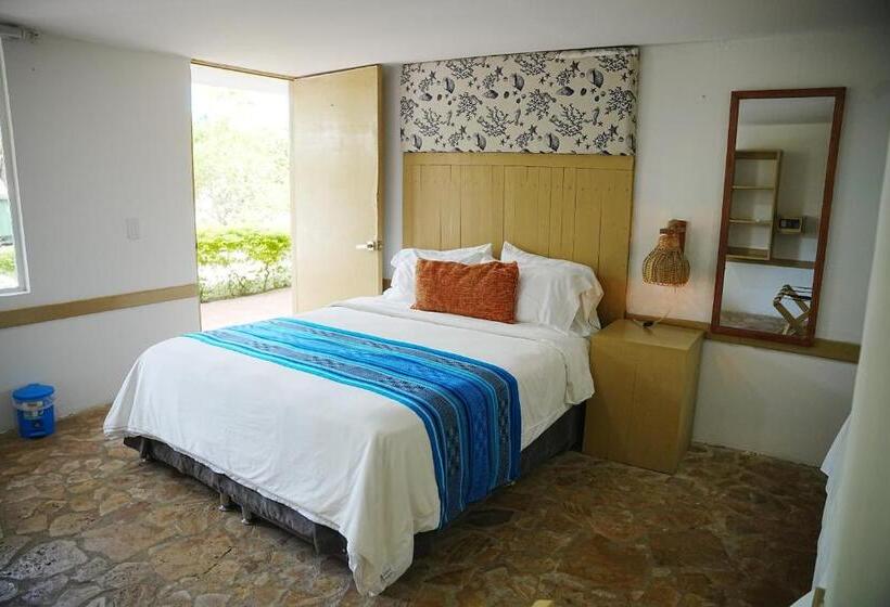 غرفه قياسيه سريرين مزدوجين, Isla Real