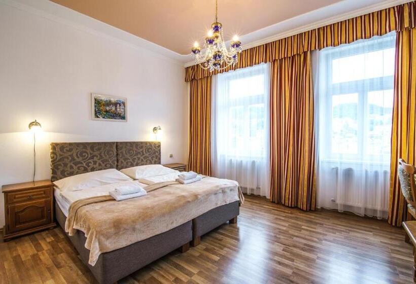 غرفة قياسية ذات إطلالة, Ld Morava