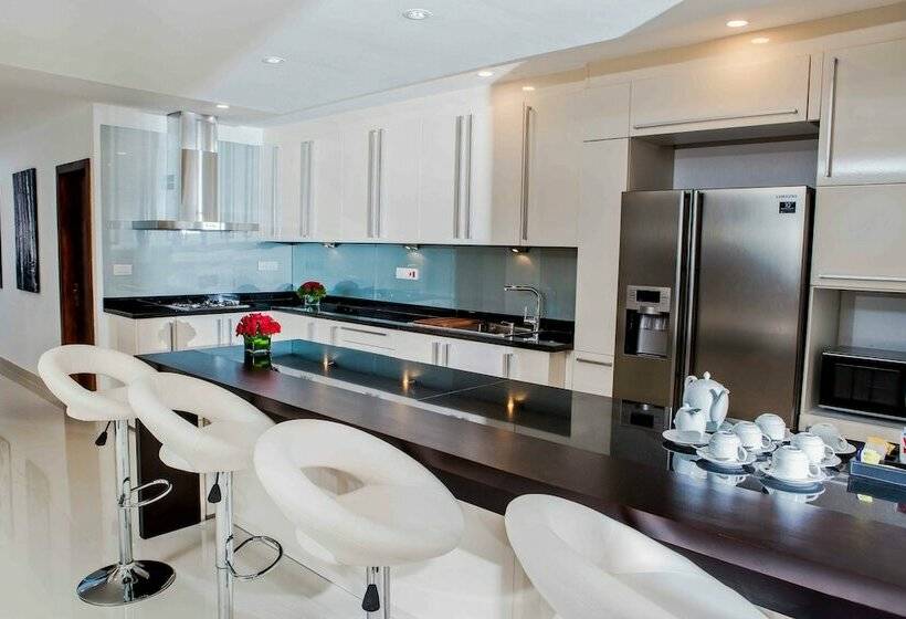 Апартаменты 4 Спальни, Platinum One Suites